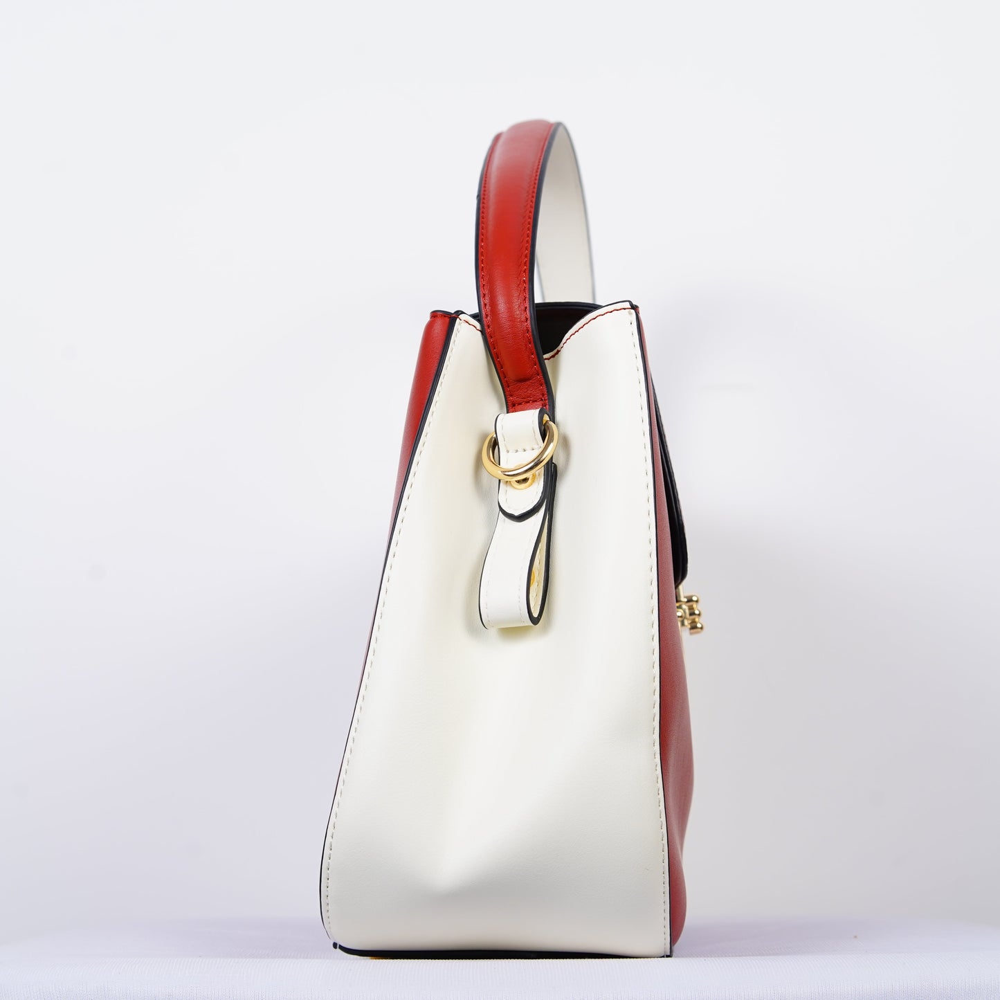 The Icon of Elegance – VANTINA Luxe Contrast Handbag