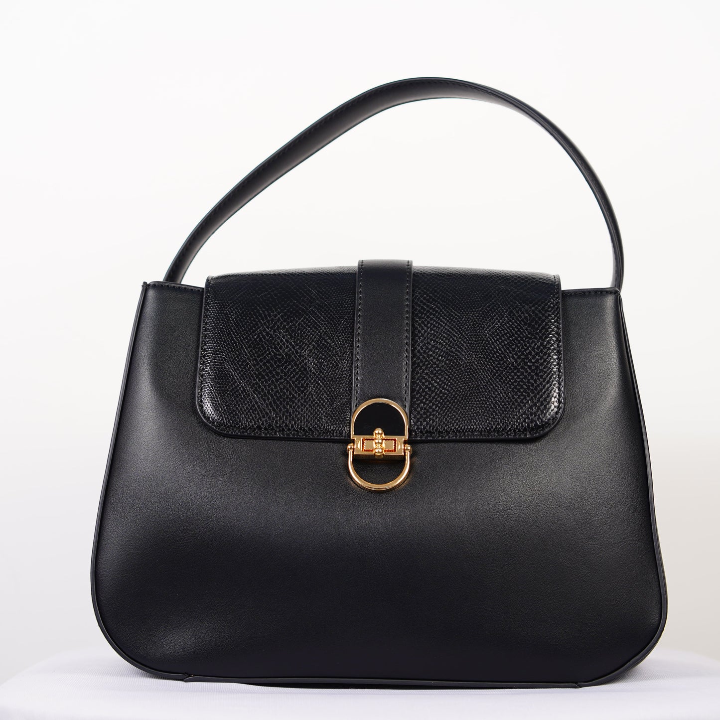 Noir Élégance Shoulder Bag