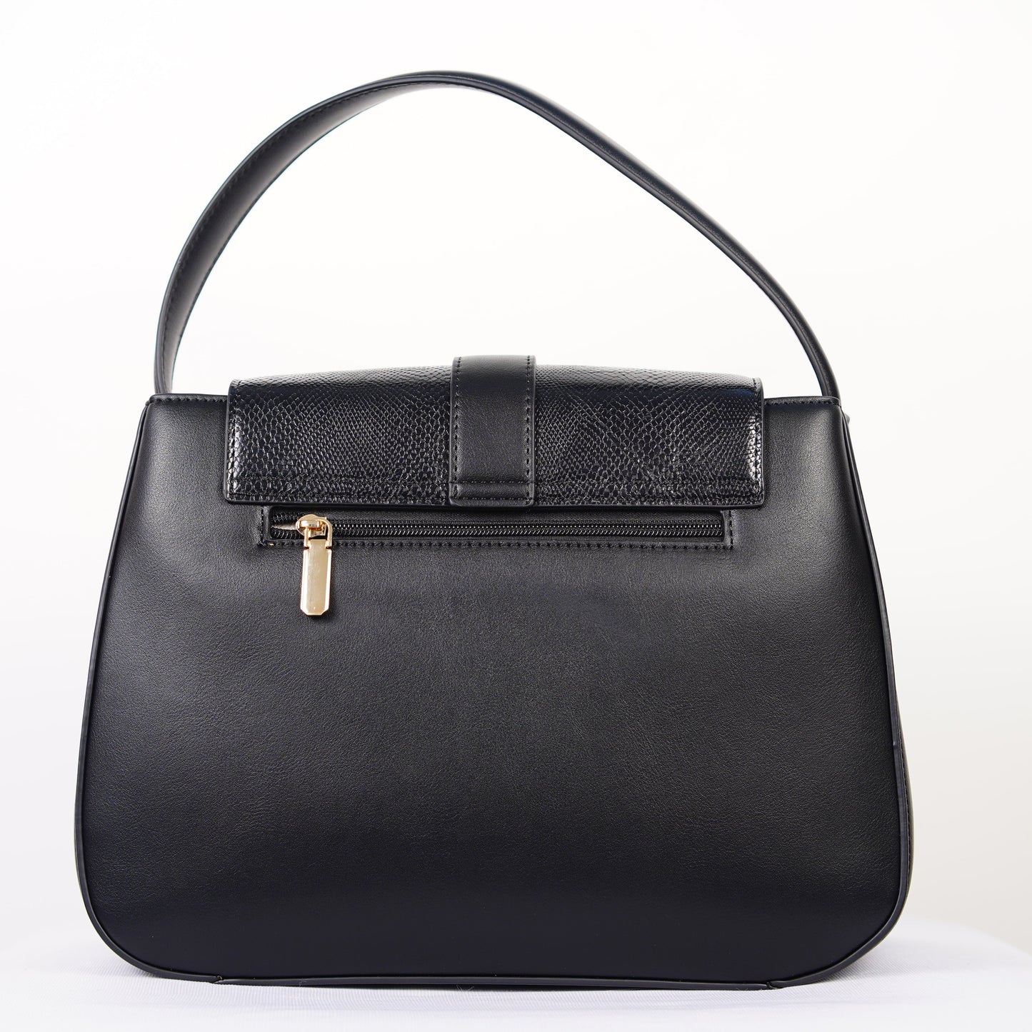 Noir Élégance Shoulder Bag