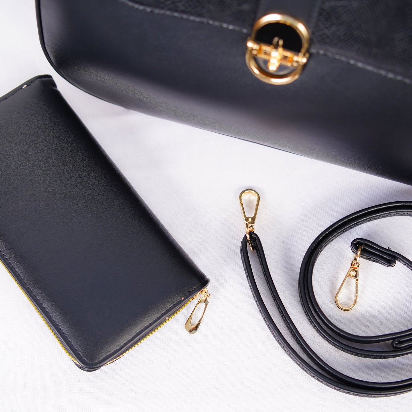 Noir Élégance Shoulder Bag